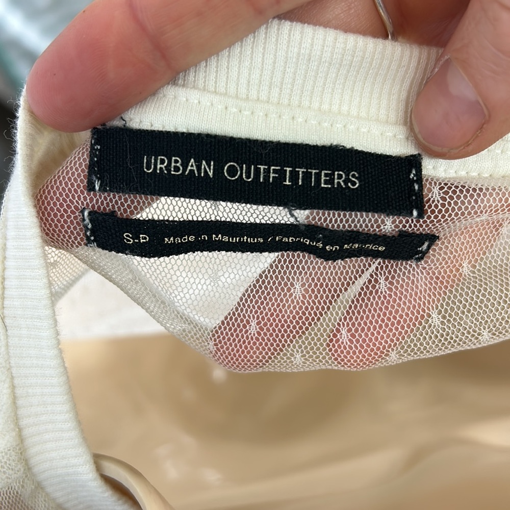 Urban Outfitters mesh floral embroidered crop top - Picture 5 of 5